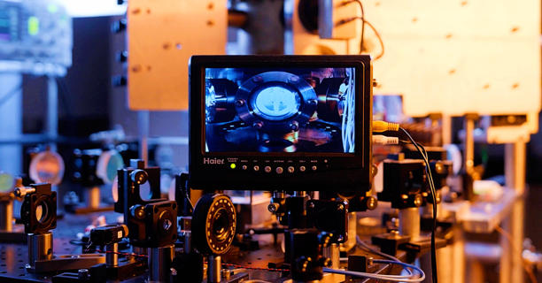 Deze supernauwkeurige atoomklok blijft 100 miljoen jaar gelijk lopen