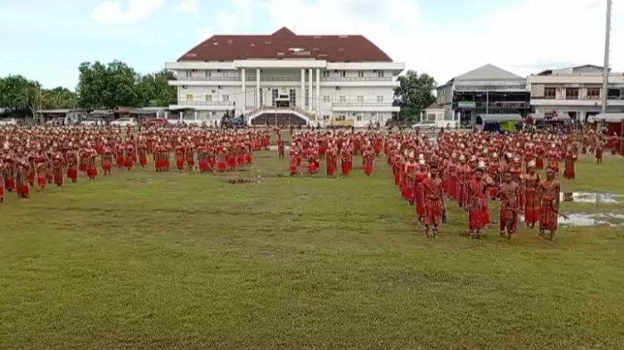 FEATURE: Tarian Besar pecahkan Rekor MURI dengan Jumlah Penari Gawai terbanyak di Ende