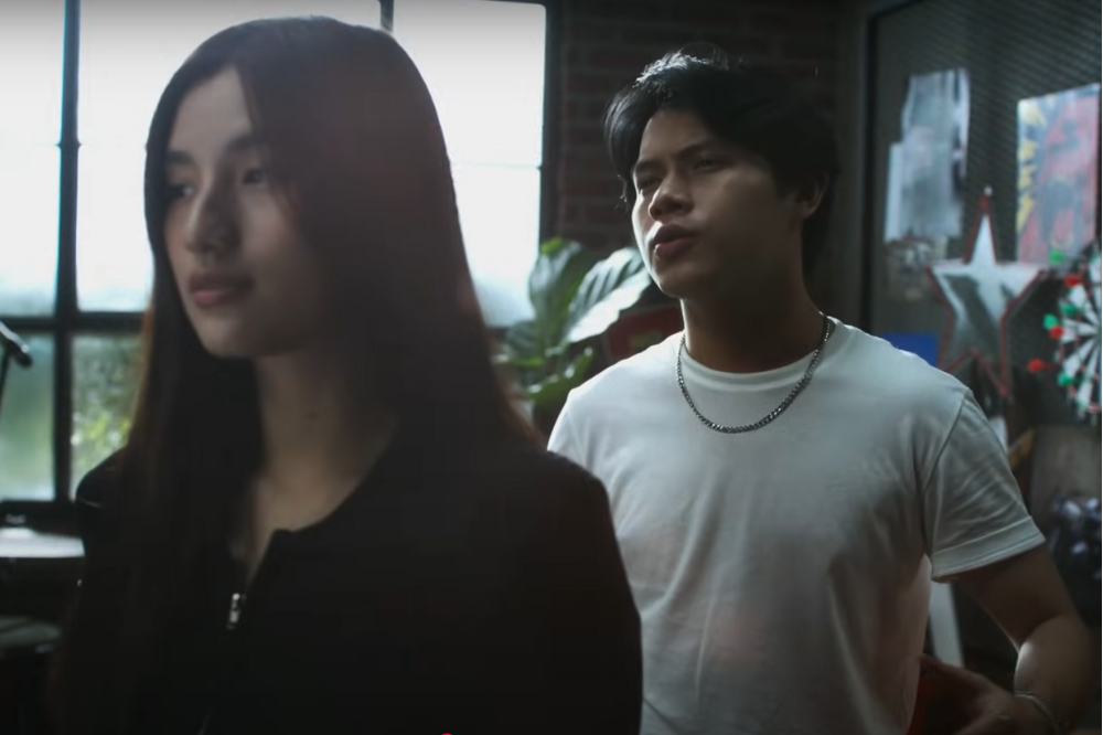 Lirik Lagu 'Pesona Sederhana' oleh Rony Parulian: Petualangan Jiwa dalam Jatuh Cinta