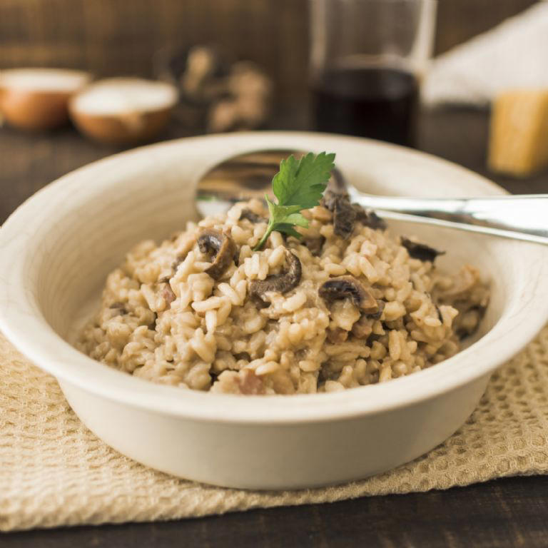 Es recomendable consumir arroz integral para evitar complicaciones en la salud. Fuente: Freepik