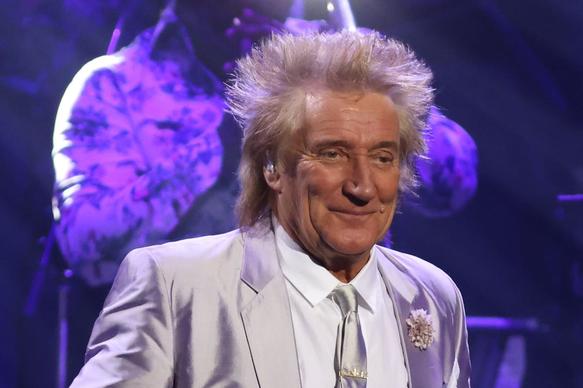 7-times-we-fell-in-love-with-rod-stewart-from-paying-for-a-child-s