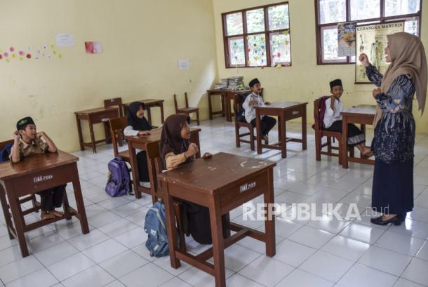 Hardiknas, Presiden Prabowo: Menghormati Guru sebagai Pahlawan yang Kurang Diakui
