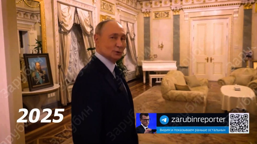Vladimir Putin gives rare glimpse inside his incredible gilded Kremlin(01)