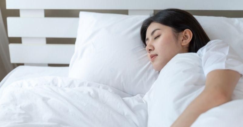 Posisi Tidur Ibu Hamil Saat Mual Berlebih