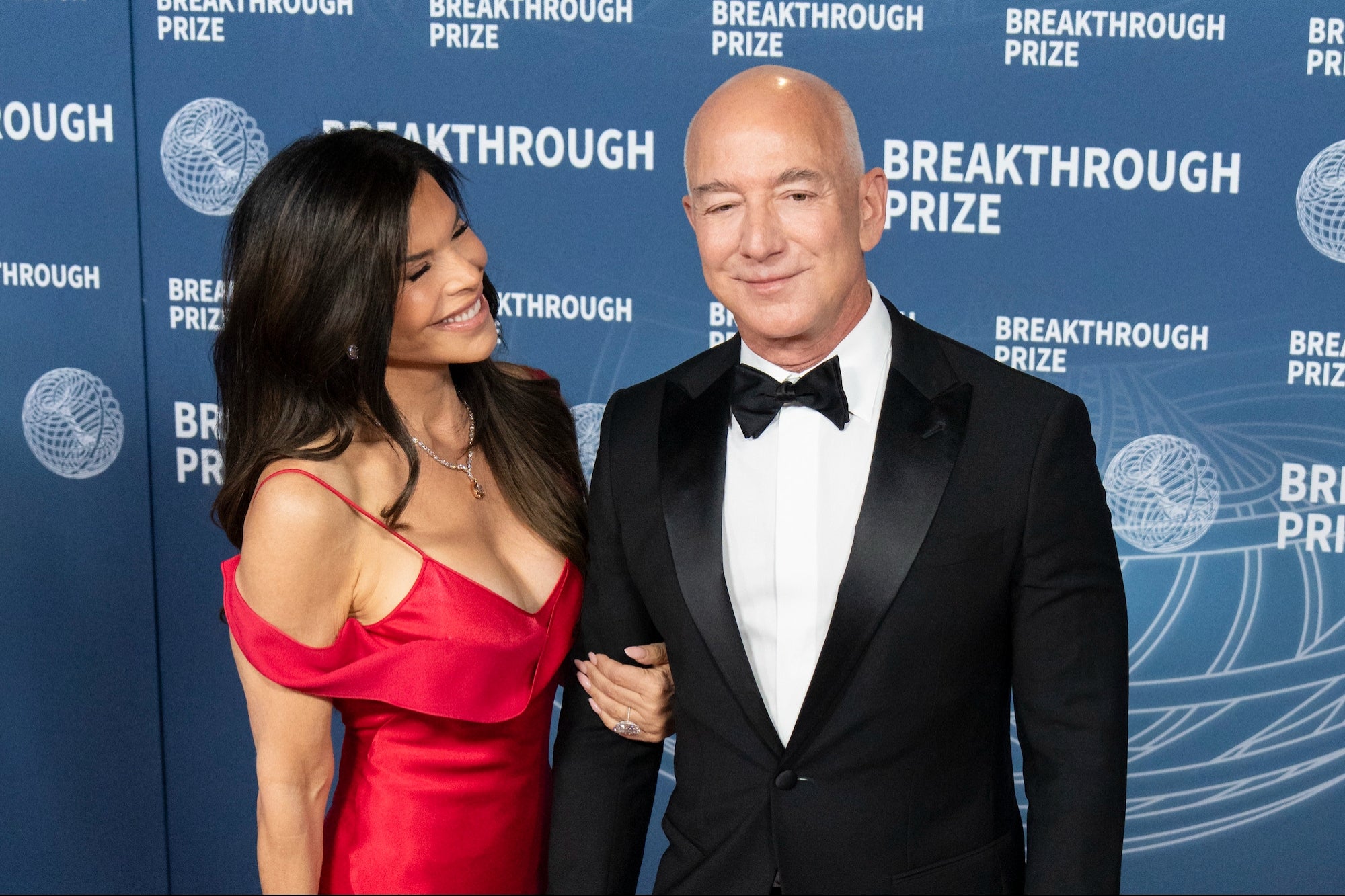 Jeff Bezos Is Selling Billions Worth of Amazon Stock, According to a New  Filing