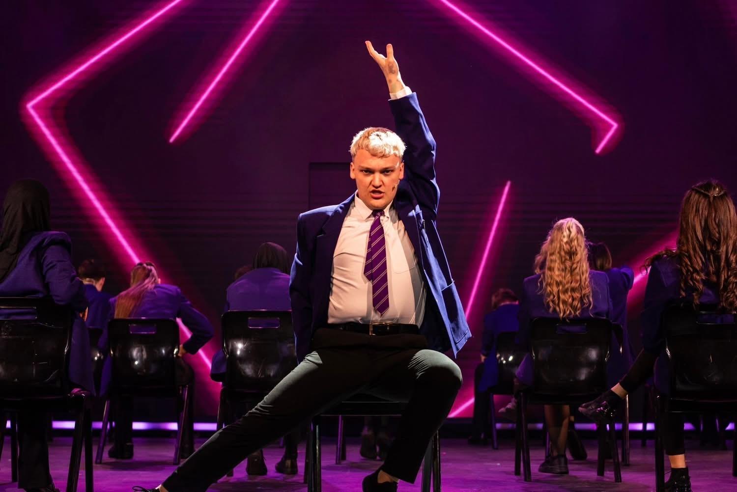 Review Everybody's Talking About Jamie