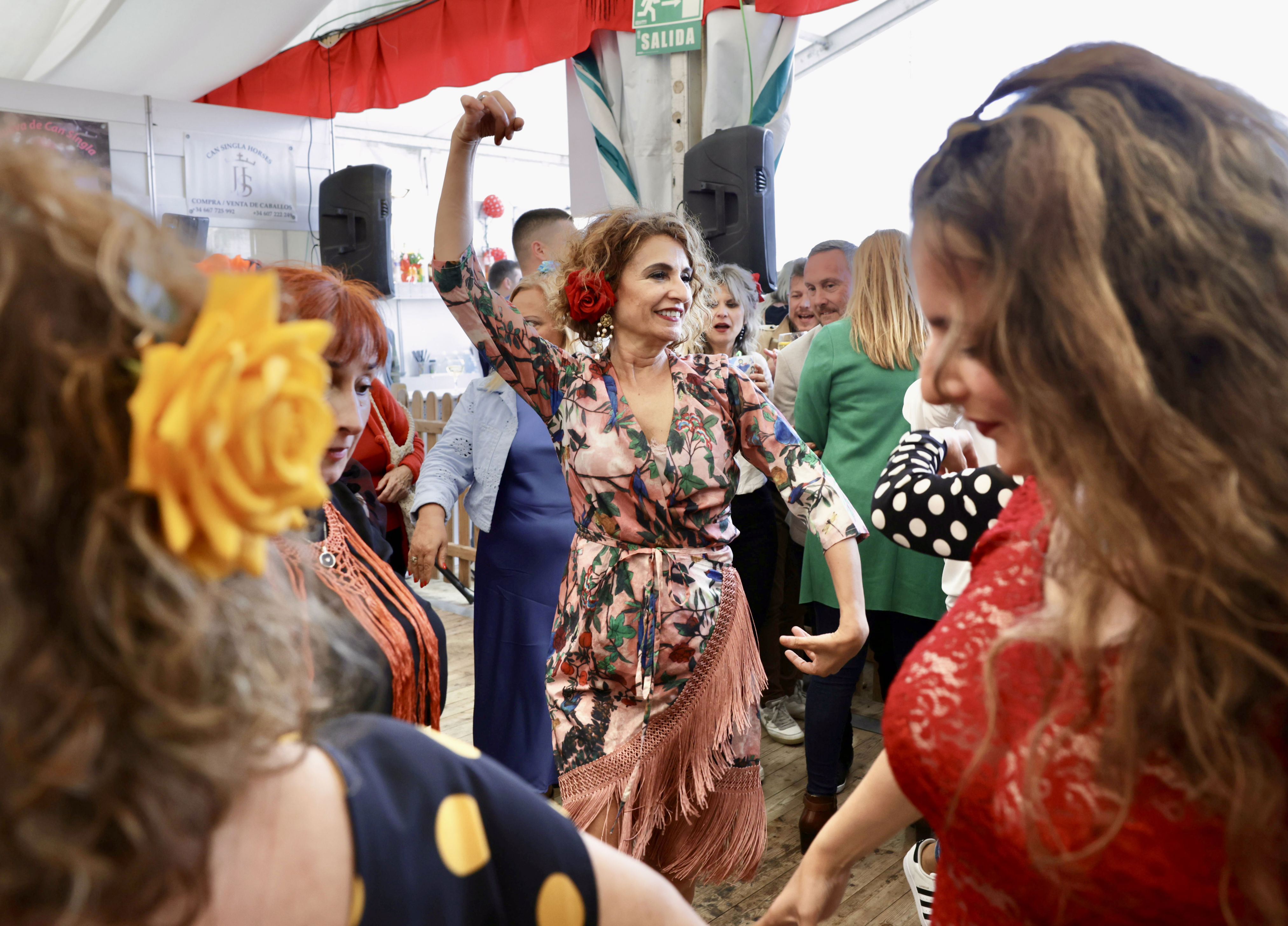 Montero pasea con Illa por a Feria de Abril y aboga por “una prosperidad  compartida”