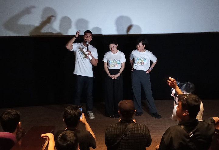 Untuk Film Perang Kota, Chicco Jerikho Berjuang Mempelajari Biola 3 Bulan