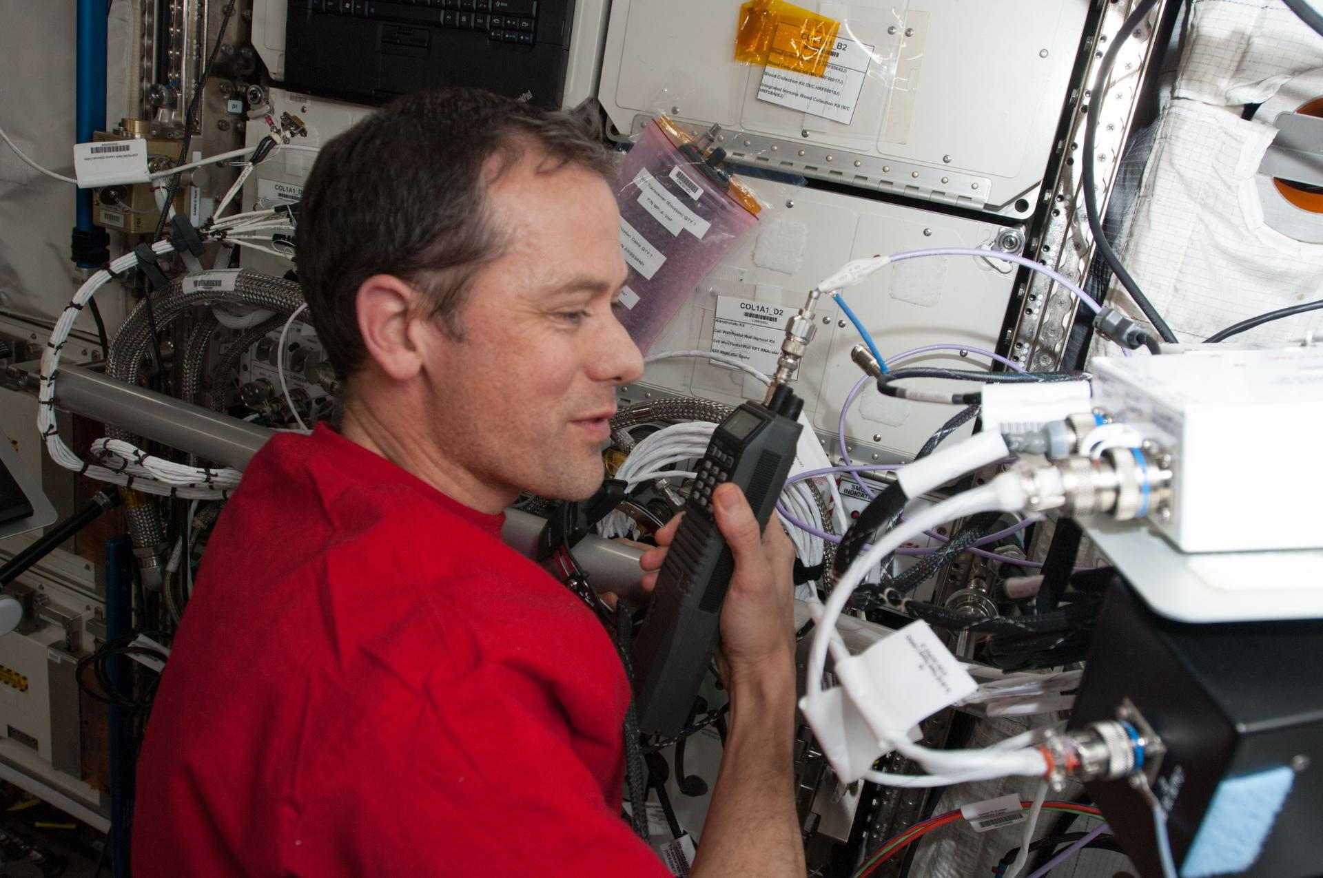 How to Talk to Astronauts in Space: The Ultimate Guide - Vmeetsolutions
