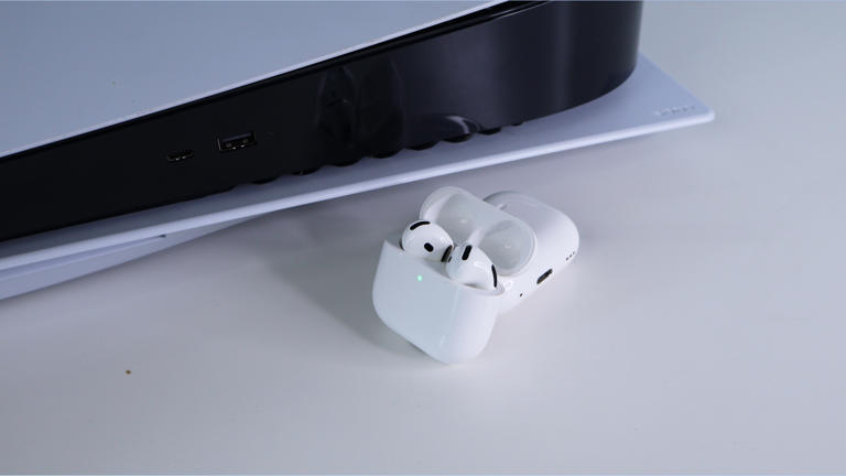 PS5 and Airpods 