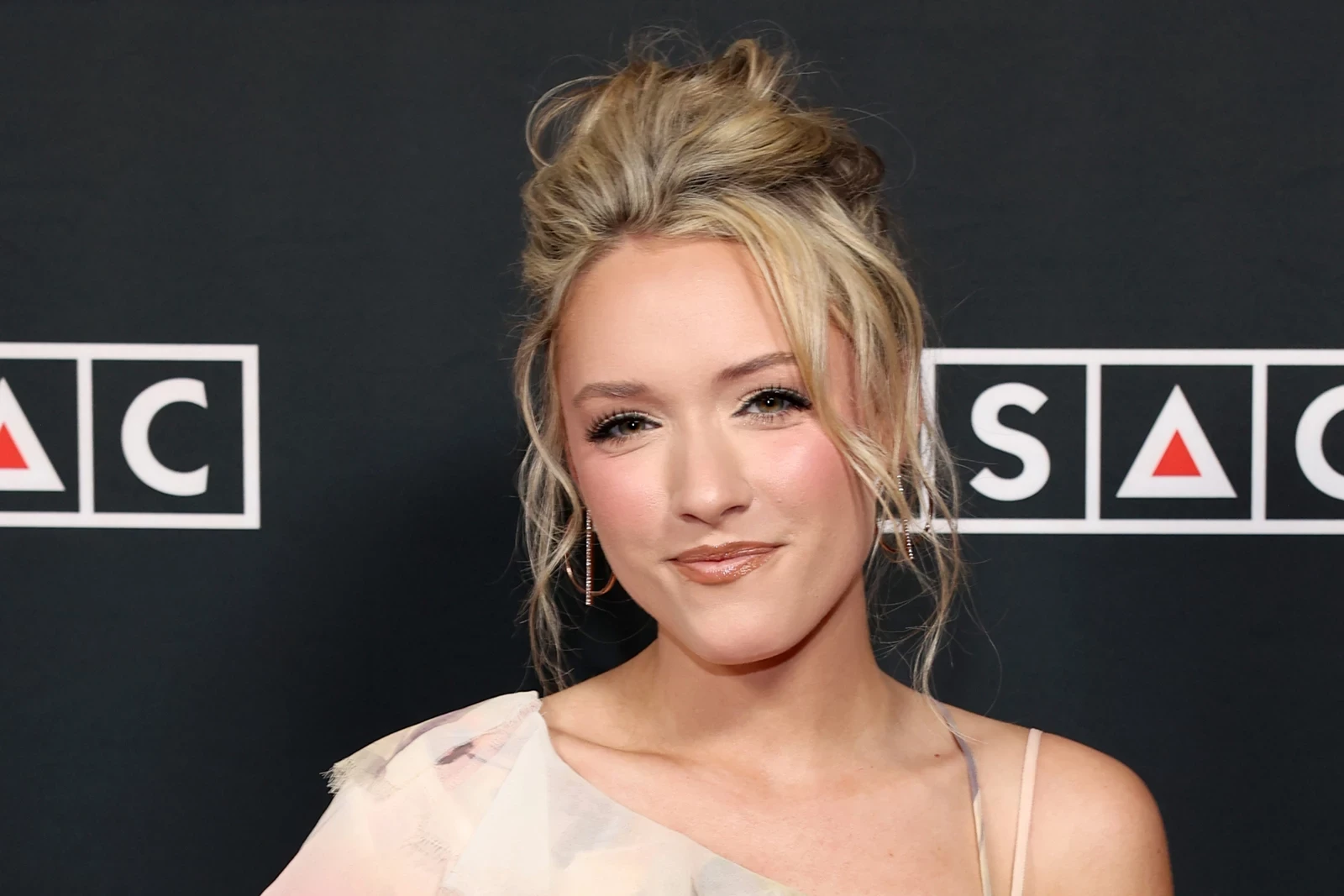 Emily Ann Roberts ‘The Fence’ Lyrics Describe a Most Agonizing Breakup