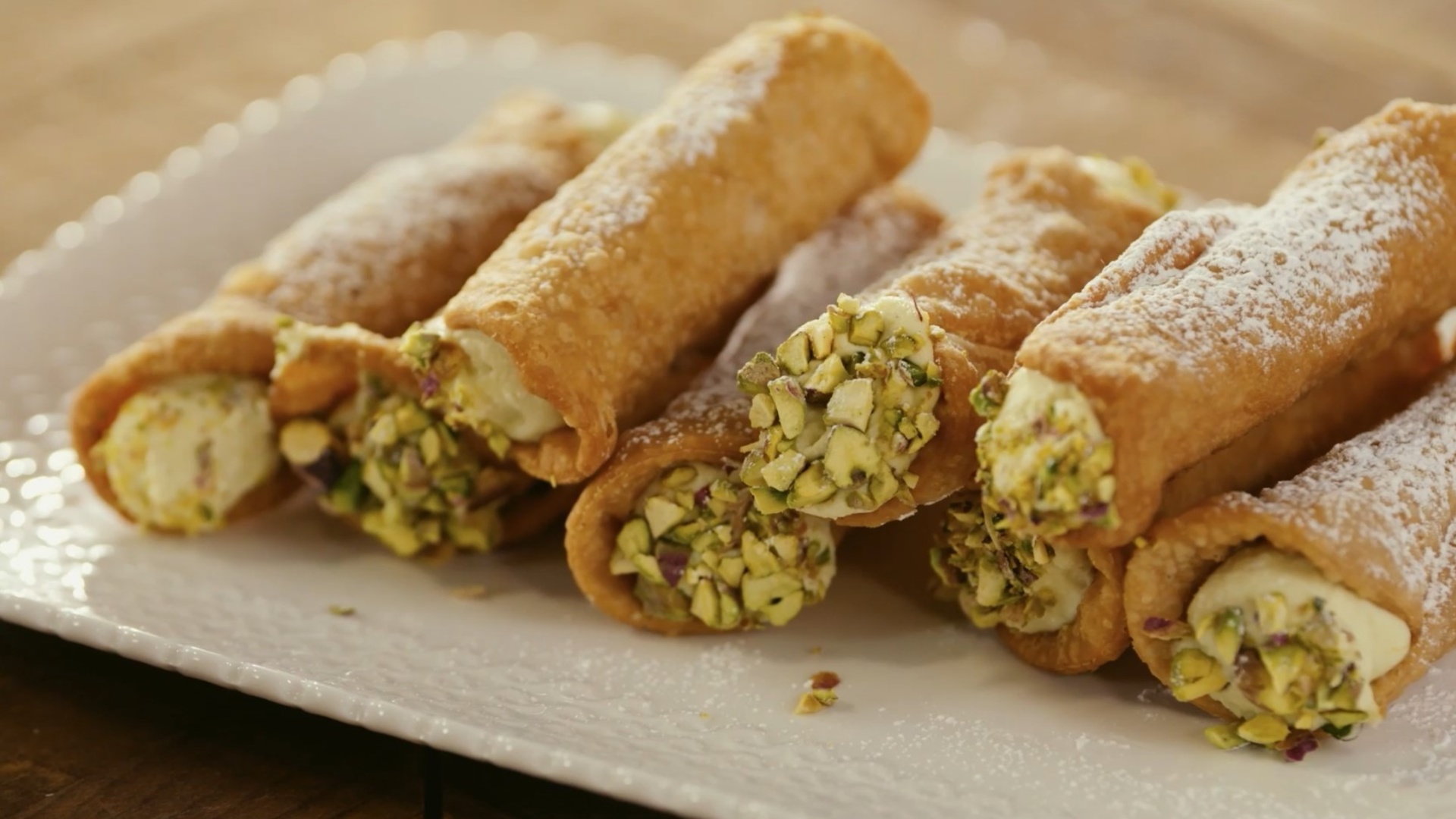 Pistazien-Cannoli mit Orangencreme: Eine köstliche italienische Delikatesse
