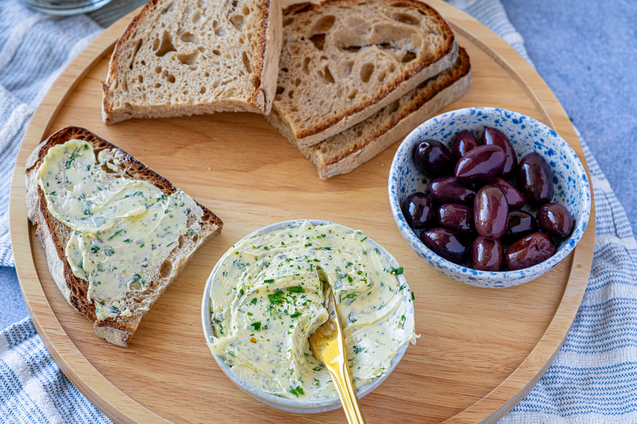 Kräuterbutter mit Knoblauch - mit nur 3 Zutaten