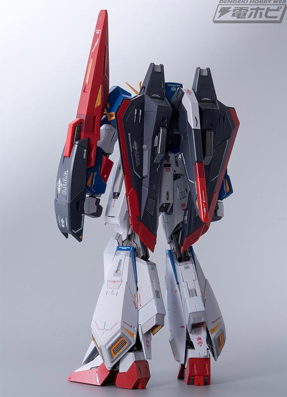 完成品トイの最高峰が、可変モビルスーツの最高峰を“新訳”！『機動