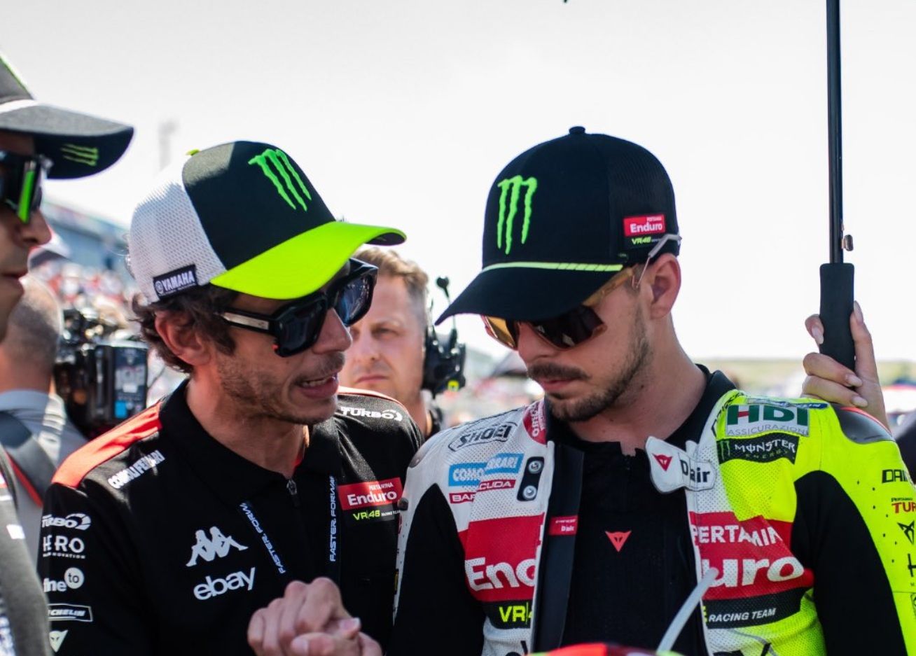 Parah Banget, Viral Video Diduga Reaksi Valentino Rossi Nonton Crash Marc Marquez