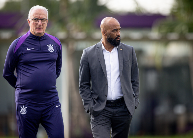 O TIMÃO LEVOU CHÁPEU?  Corinthians vê alvo escapar para o Vasco em negociação surpresa!