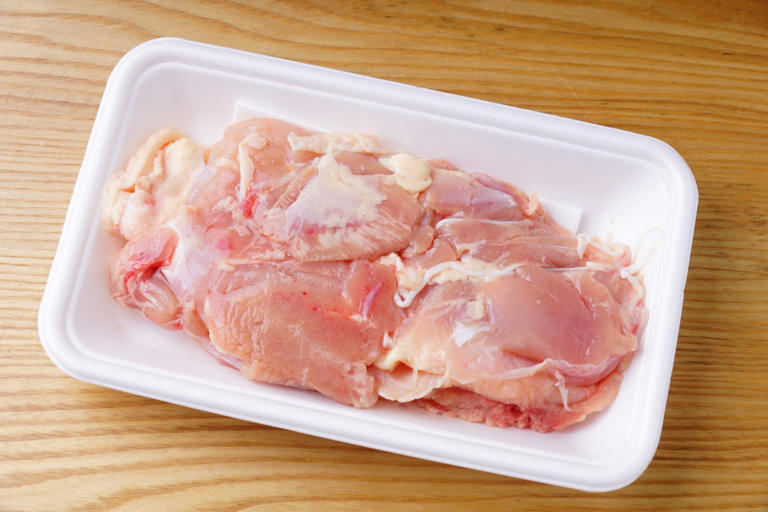 トレーのままの肉