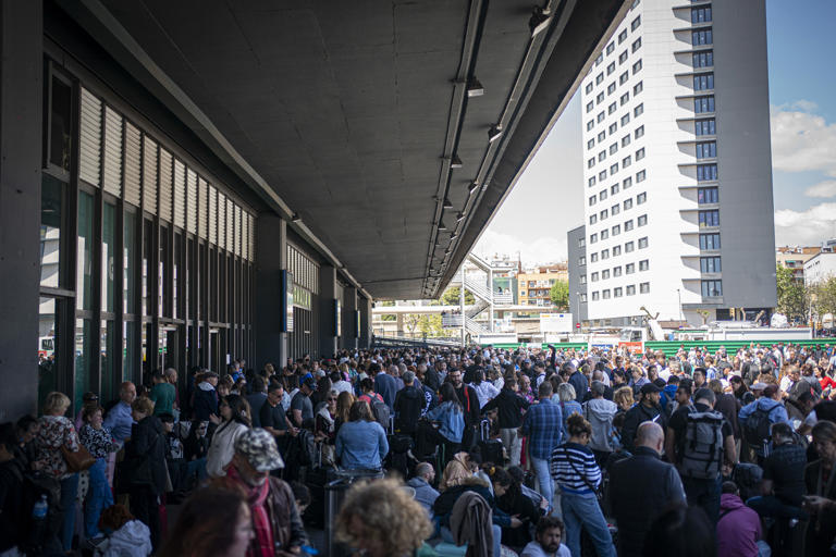Escenas diversas en el centro de Barcelona durante el gran apagón de electricidad en toda la península Ibérica. Barcelona, 28 de Abril de 2025