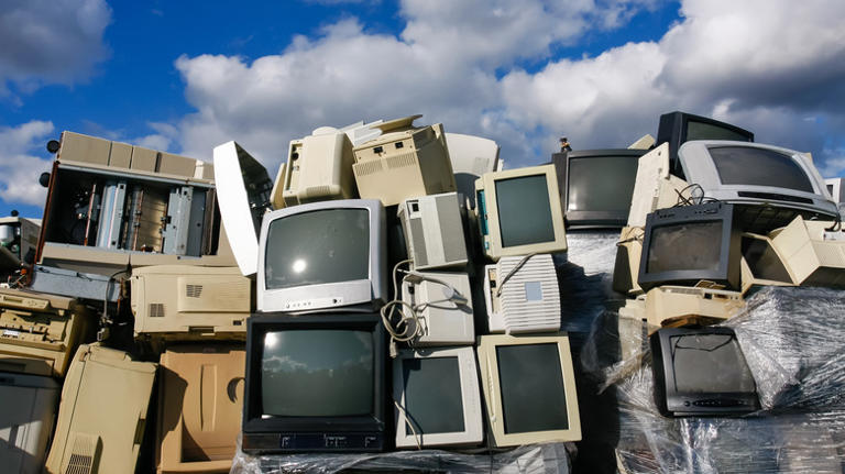 Don't Throw Out Your Old Computer Monitors - Try One Of These Uses Instead