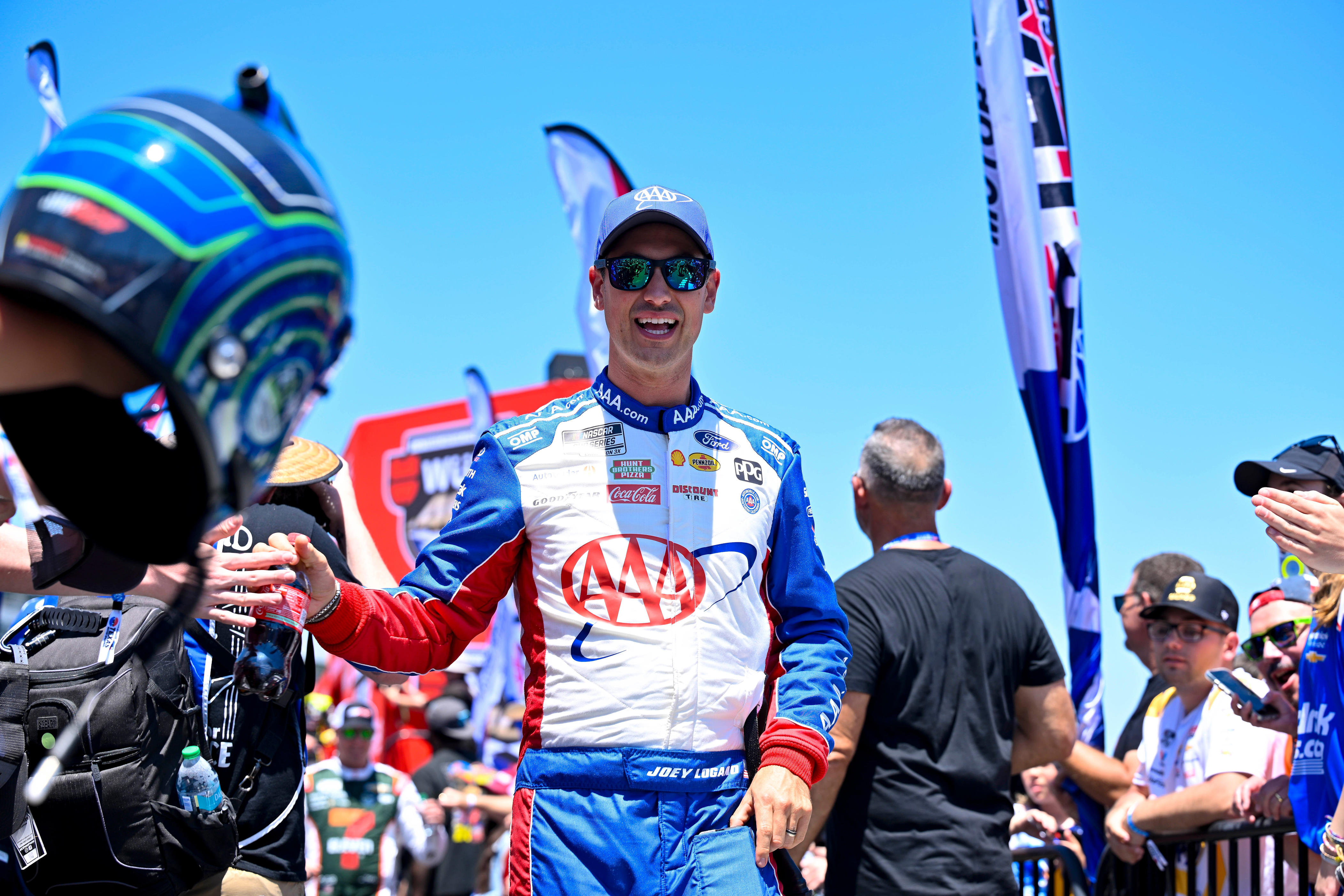 Michael Waltrip throws, and drops, promoter's caution flag in the ...