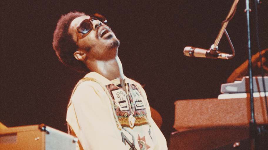 6 iconic R&B/Soul songs that shaped the sound of the 1970s