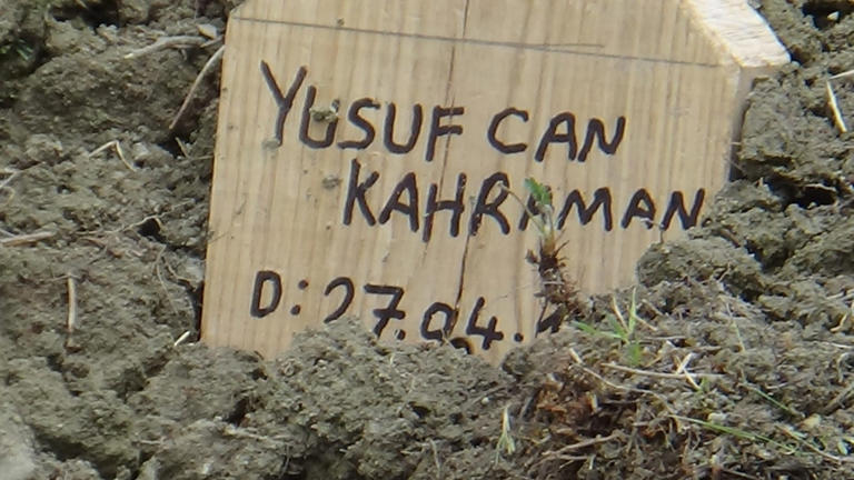 BOLU’NUN MUDURNU İLÇESİNDE, GÖZÜ GİBİ BAKTIĞI 26 YAŞINDAKİ SPASTİK ENGELLİ OĞLUNU KAYBEDEN FATMA KAHRAMAN, ANNELER GÜNÜ KAPSAMINDA DÜZENLENEN TÖRENDE "YILIN ANNESİ" SEÇİLDİ.