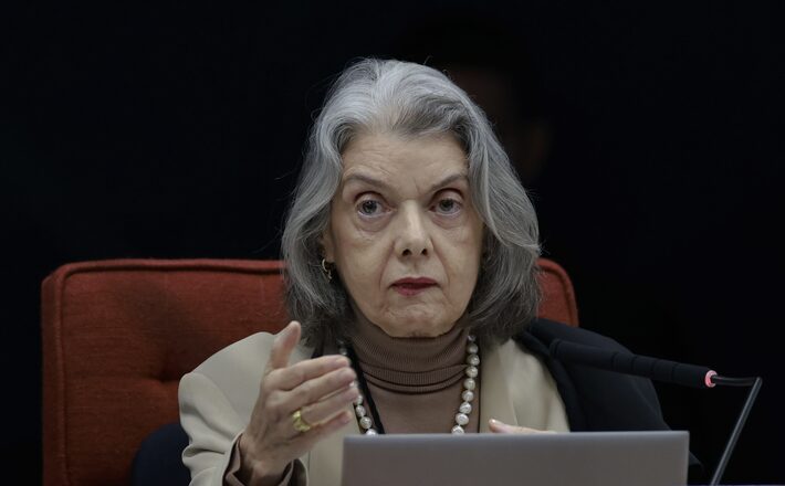 Senadores pedem impeachment da ministra do STF Cármen Lúcia