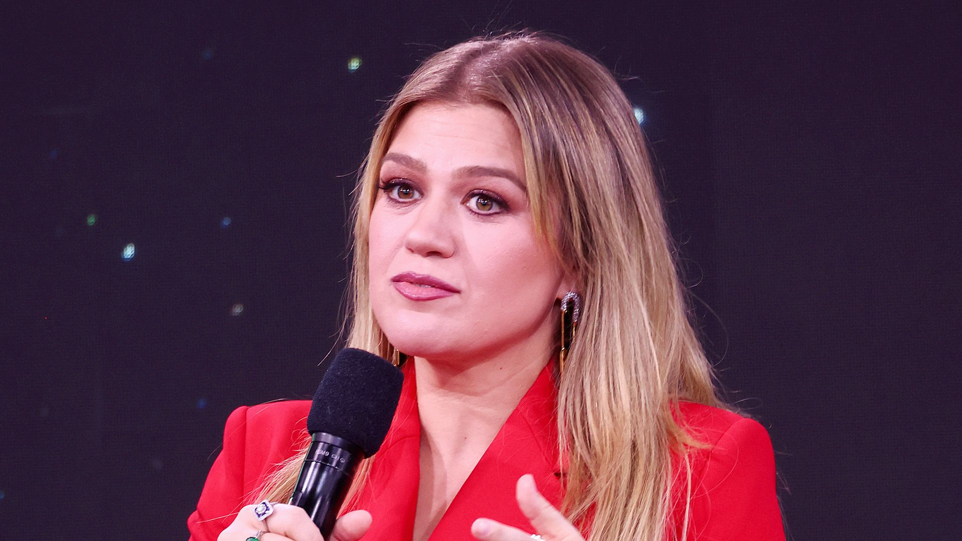 Kelly Clarkson's fans express their concerns after latest post
