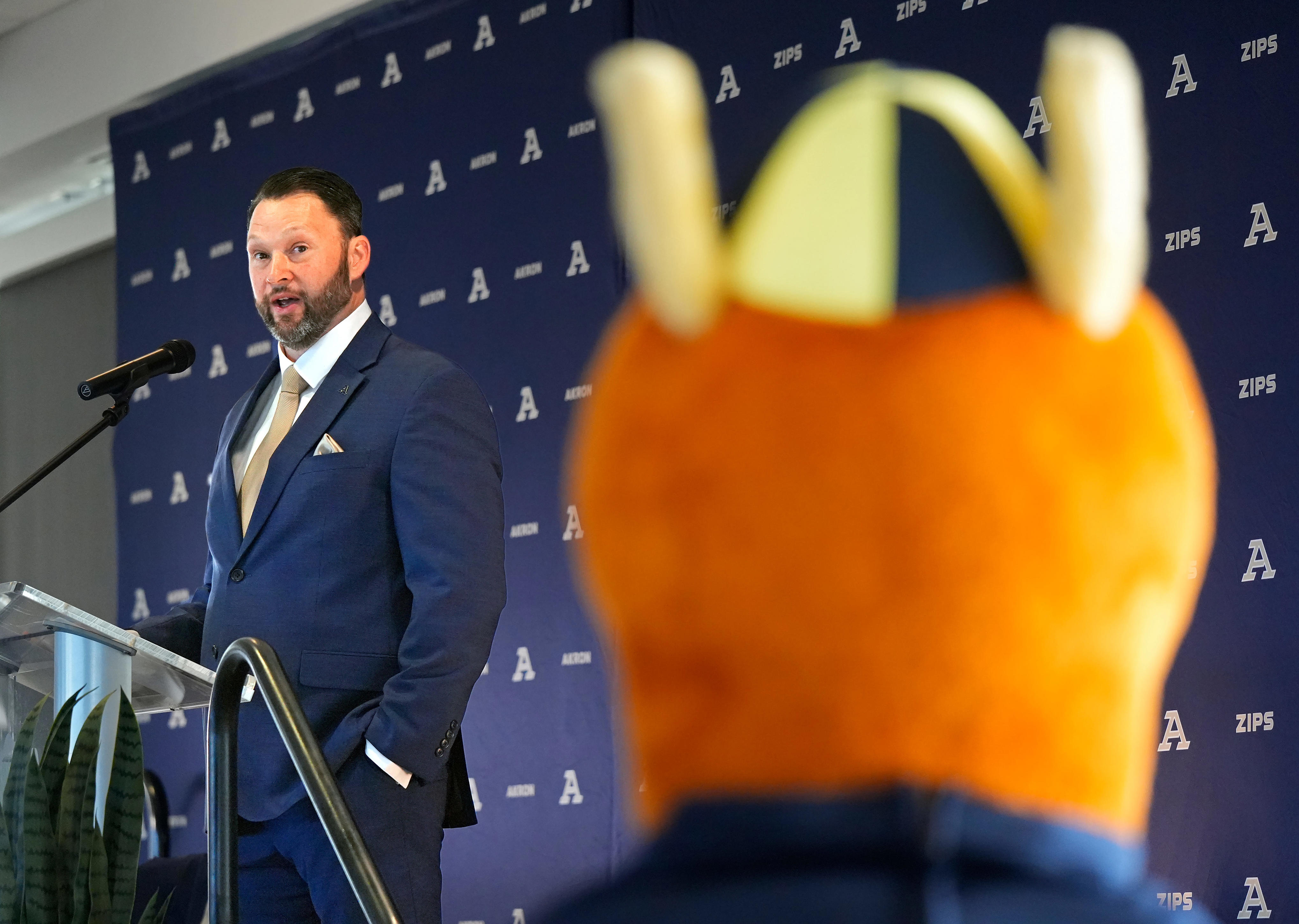 Inside Akron basketball head coach change with John Groce, Zips AD