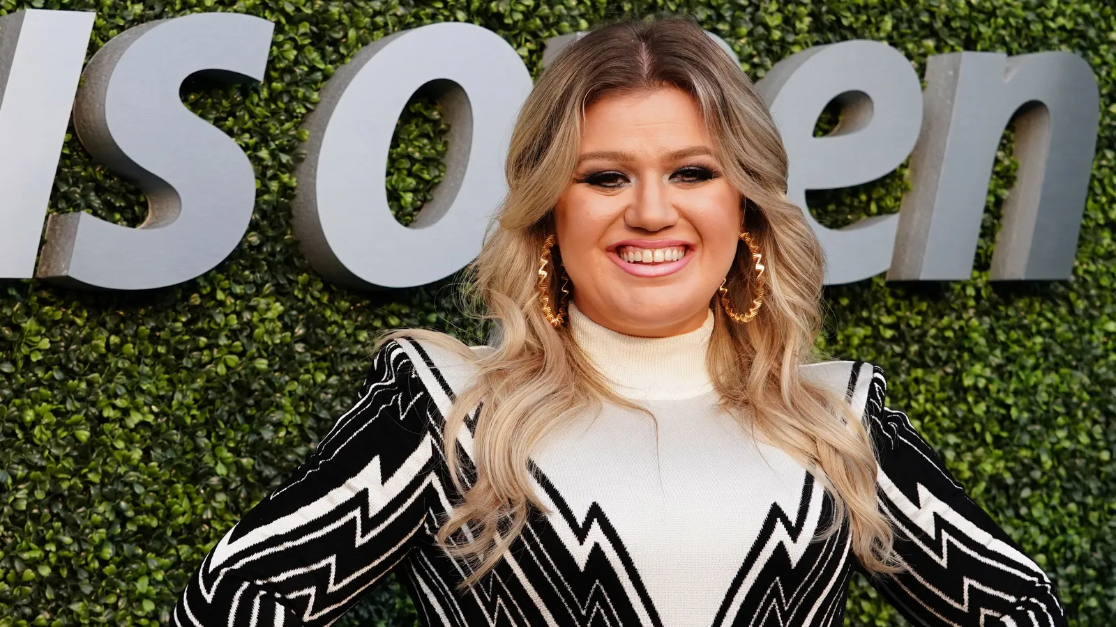 Kelly Clarkson Recalls Harsh Critics on Idol Win(02)