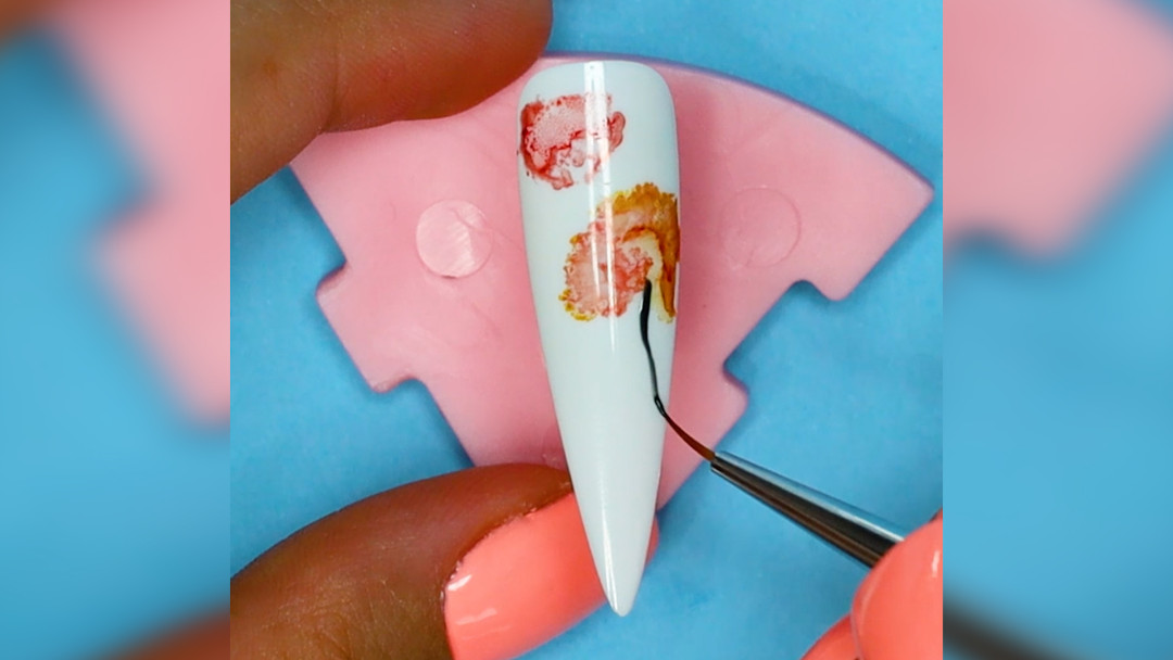 floral-themed-nails-bloom-beautifully