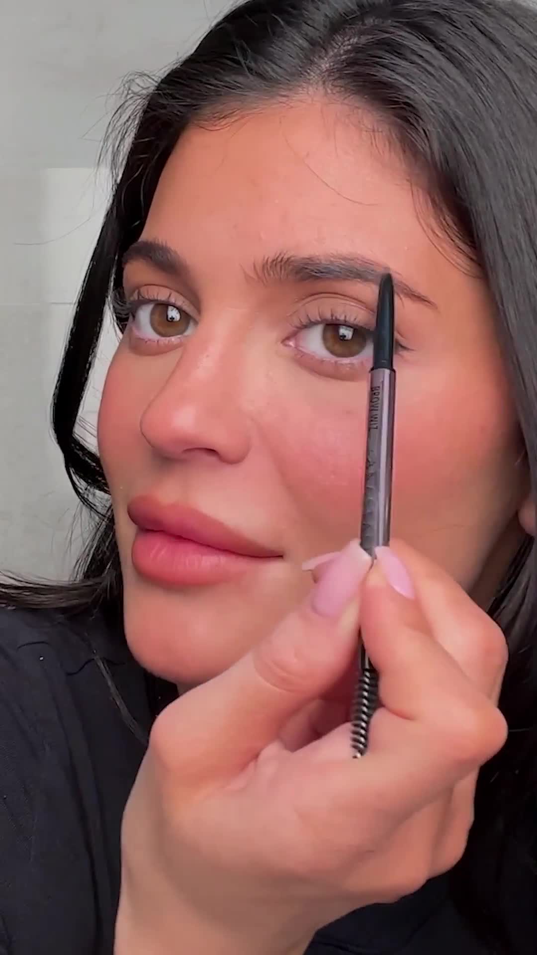 Kylie Jenner's Eyebrows Fell Off?