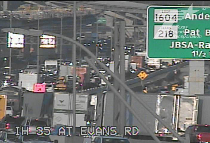 TxDOT: Loop 1604 exit ramp completely shuts down after major crash on I-35