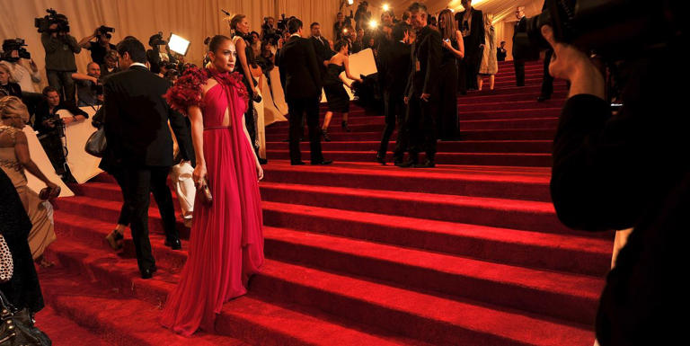 The complete history of the Met steps