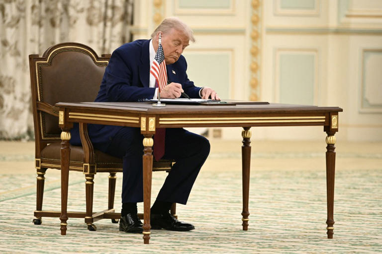 Trump inks $142B arms deal with Saudi Arabia, part of $600B investment ...