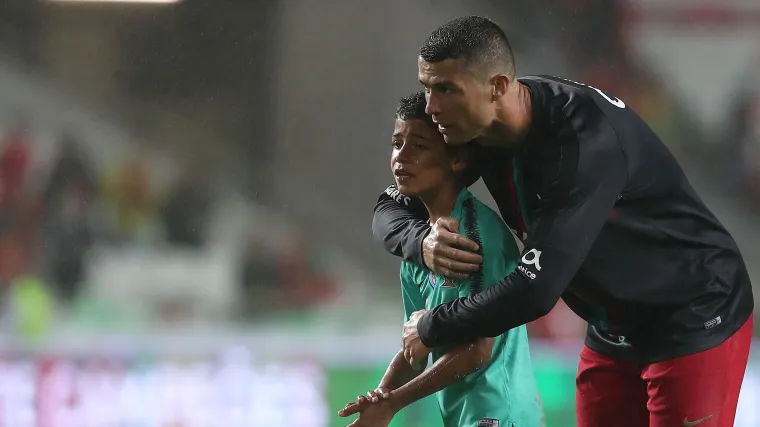 Cristiano Ronaldo sends 11-word emotional message after son ...