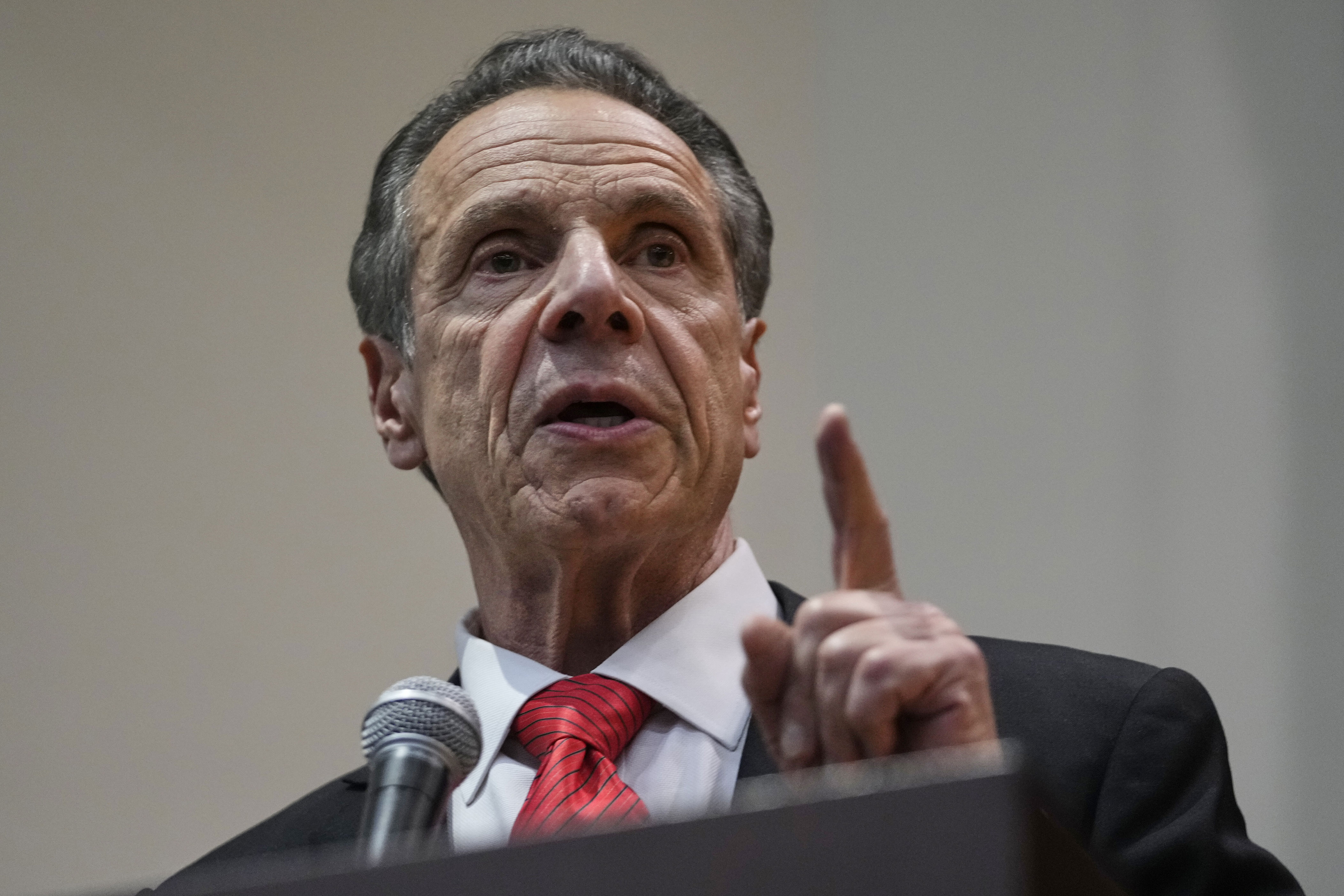 El representante de Cuomo dijo que la campaña "operó en total cumplimiento" con las leyes y reglas de campaña.