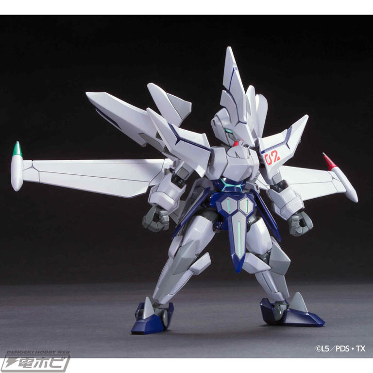 ダンボール戦機W』プラモデル「LBXアキレスD9」と「LBXオーディーンMk