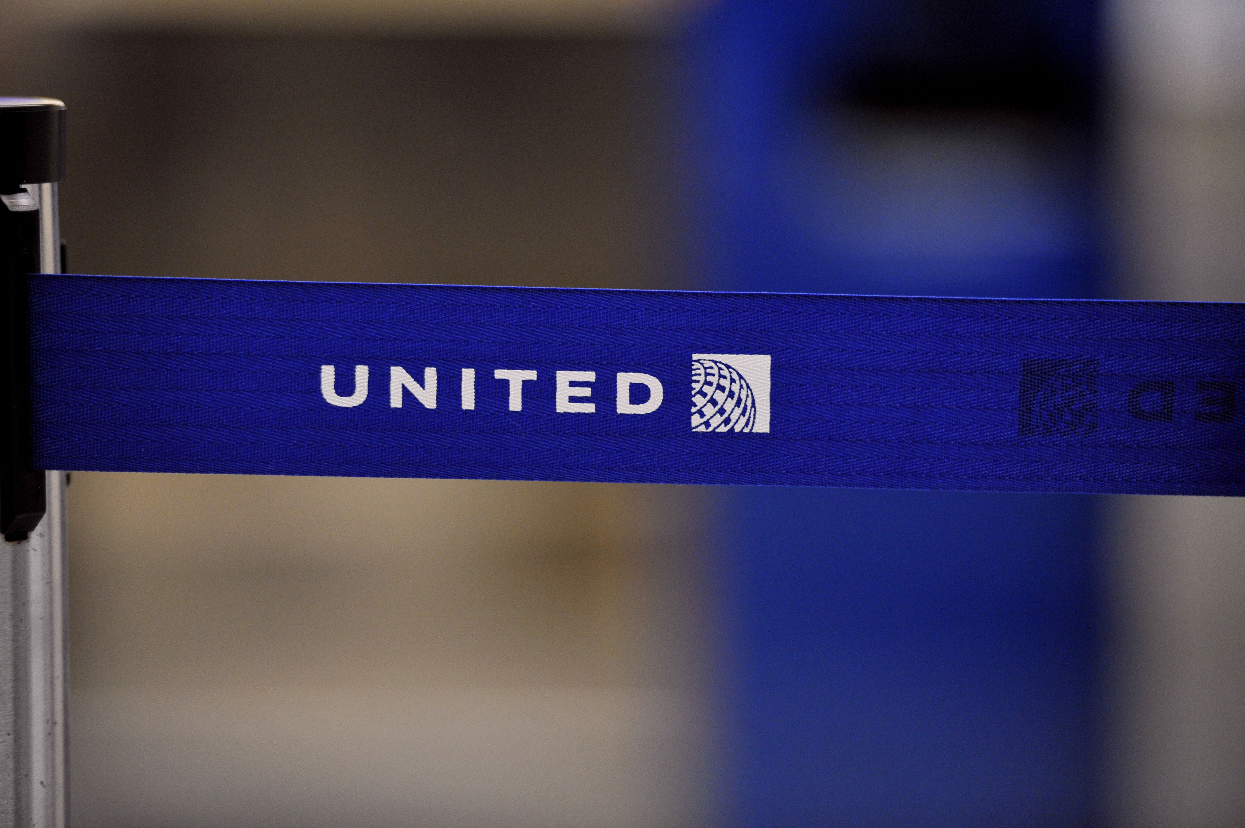 United Airlines passenger tries to enter cockpit, assaults flight attendant