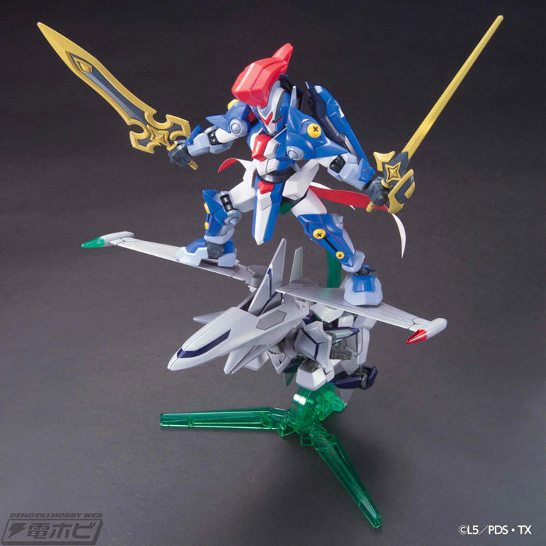 ダンボール戦機W』プラモデル「LBXアキレスD9」と「LBXオーディーンMk