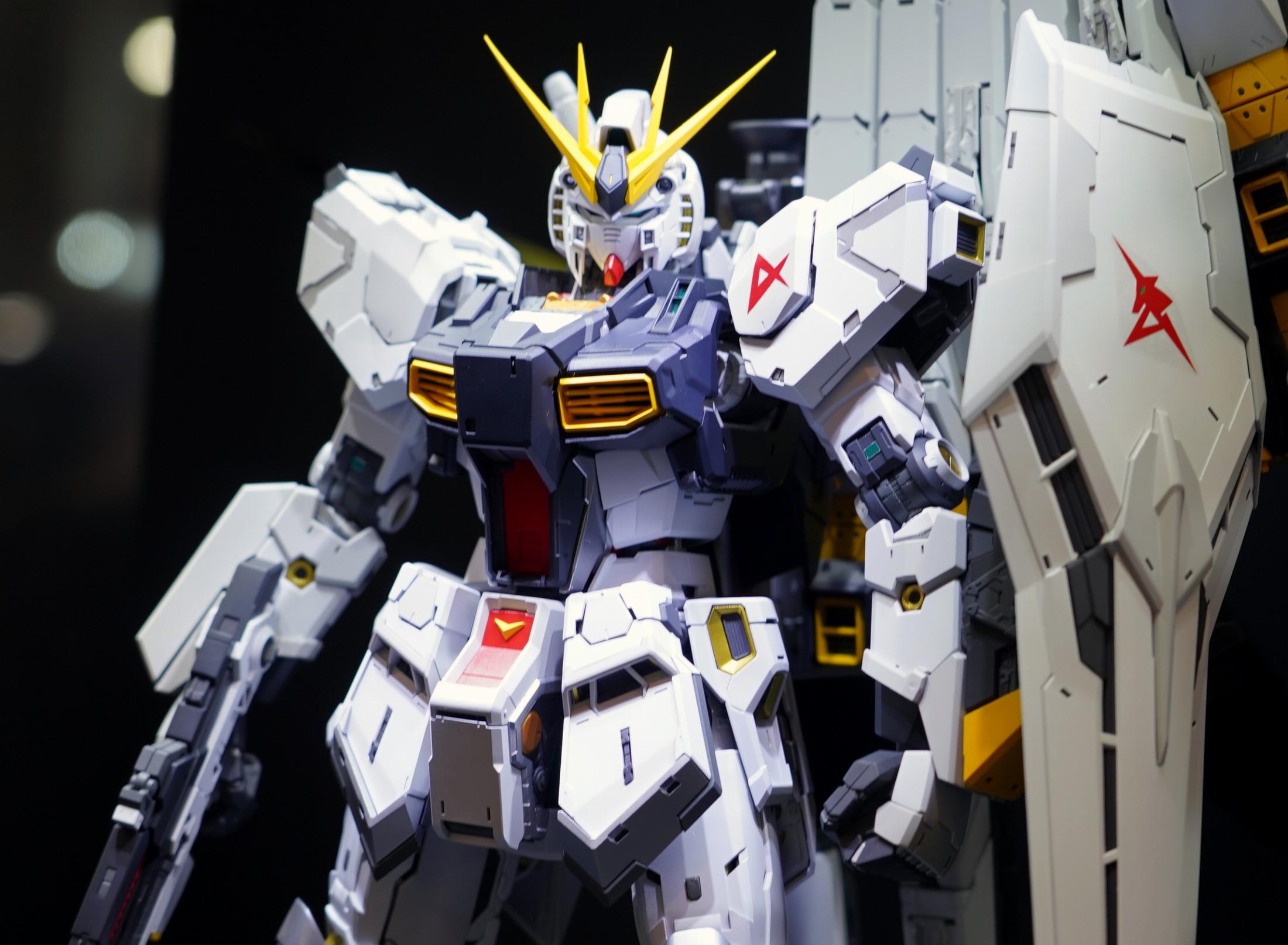 BANDAI - PG UNLEASHED 1/60 νガンダム ＋ LEDユニット 逆襲のシャアの
