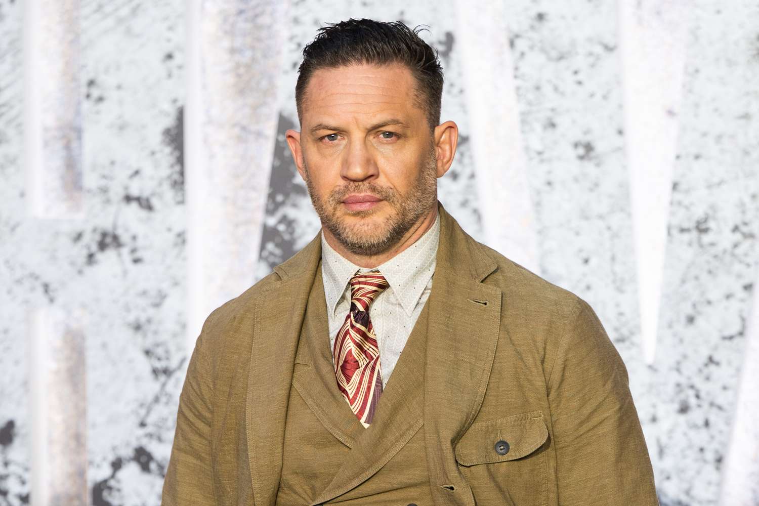 Tom Hardy Says His Body Is 'Falling to Bits' from Doing Action Movies(01)