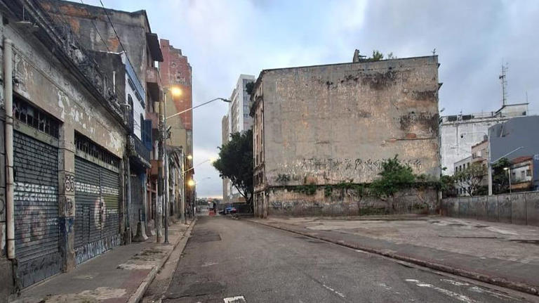 Na manhã de terça-feira (13/05), a rua dos Protestantes, que concentra grupo de usuários de drogas, amanheceu esvaziada