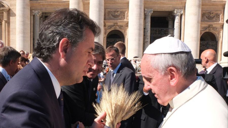 Luis Etchevehere junto al papa Francisco