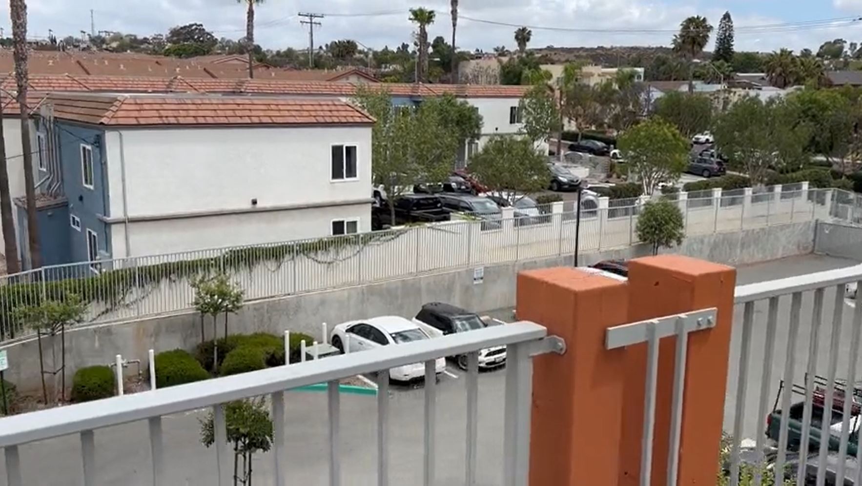 Woman threw his stuff off 3rdfloor balcony, so killer threw her off to(02)