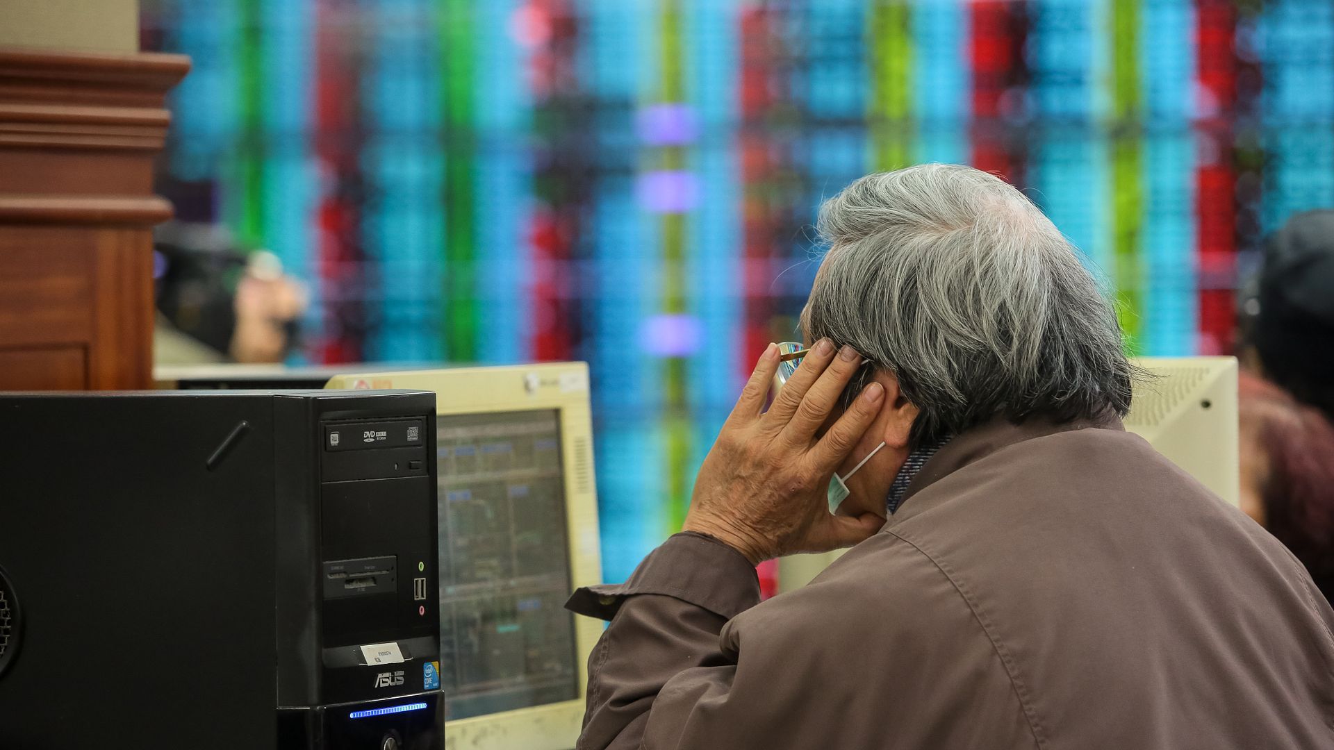 獨家》ETF掛牌首日「破發」，竟是同家券商摜殺！IPO亂象又一樁，金管會要查了