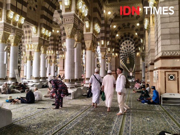 Masjid Nabawi Penuh dengan Jemaah Haji yang Menantikan Rezeki Allah
