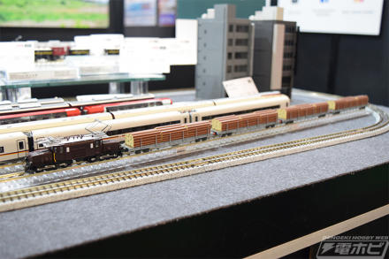 EXPO2025 ミャクミャク」ラッピングが施された大阪環状線323系の先頭車両を