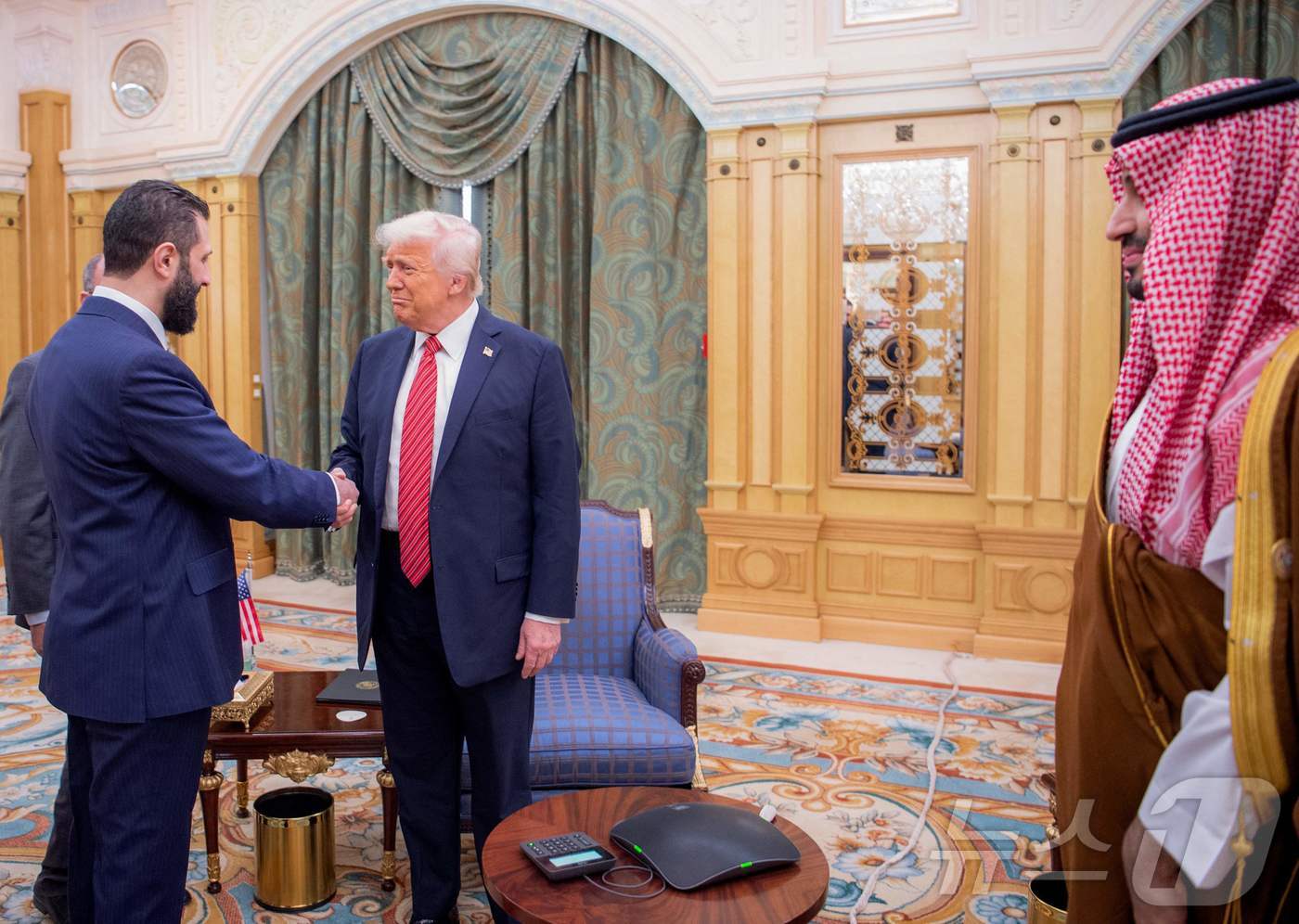 이란 "美 제재 해제 논의 시 핵협상 양보 가능"…호르무즈 해협 긴장 완화 기대