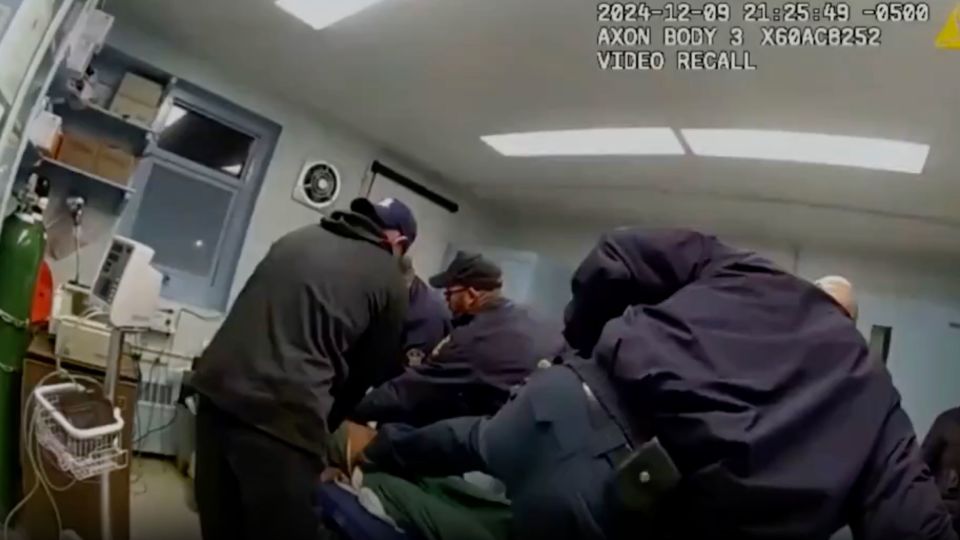 Four New York prison guards plead guilty in beating death of inmate ...